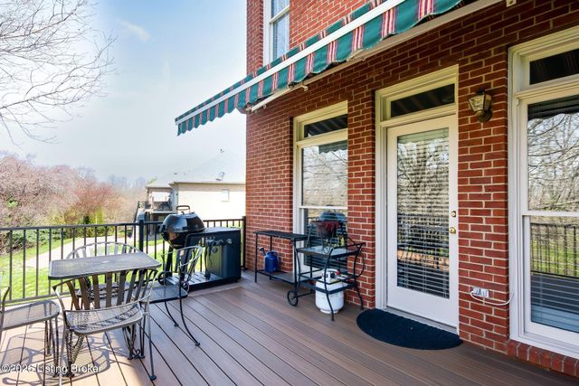 9307 Springbrooke Cir, Louisville, KY 40241