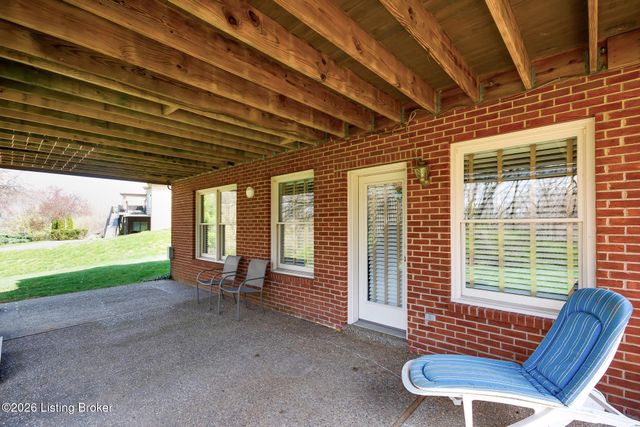 9307 Springbrooke Cir, Louisville, KY 40241