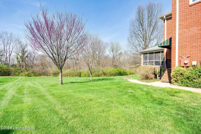 9307 Springbrooke Cir, Louisville, KY 40241