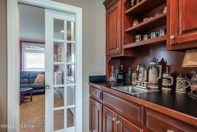 9307 Springbrooke Cir, Louisville, KY 40241