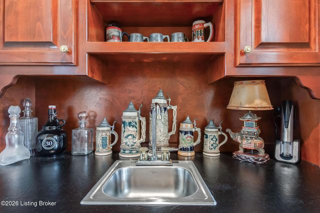 9307 Springbrooke Cir, Louisville, KY 40241