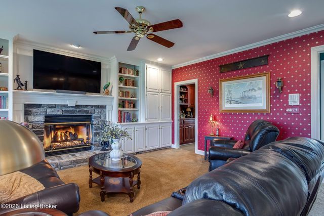 9307 Springbrooke Cir, Louisville, KY 40241