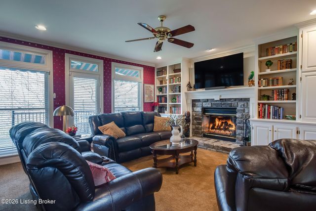 9307 Springbrooke Cir, Louisville, KY 40241