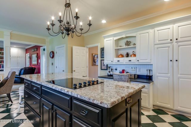 9307 Springbrooke Cir, Louisville, KY 40241