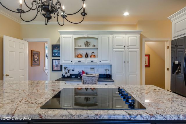 9307 Springbrooke Cir, Louisville, KY 40241