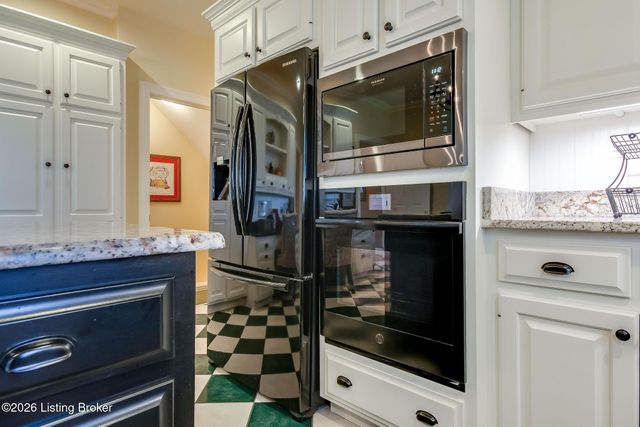 9307 Springbrooke Cir, Louisville, KY 40241