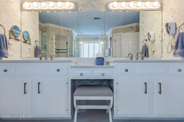 9307 Springbrooke Cir, Louisville, KY 40241