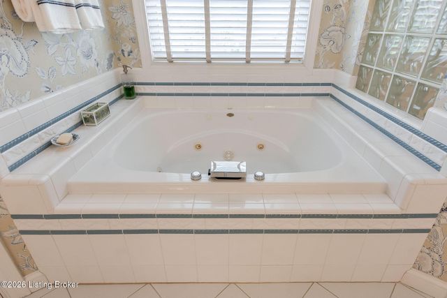 9307 Springbrooke Cir, Louisville, KY 40241