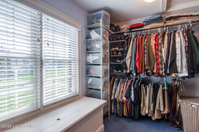 9307 Springbrooke Cir, Louisville, KY 40241