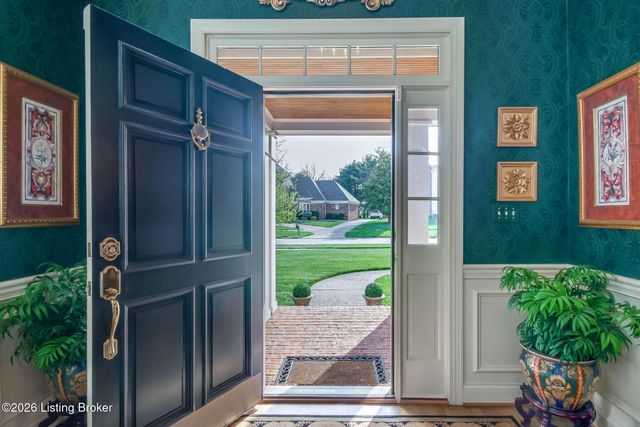 9307 Springbrooke Cir, Louisville, KY 40241