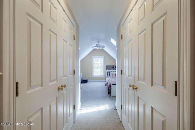 9307 Springbrooke Cir, Louisville, KY 40241