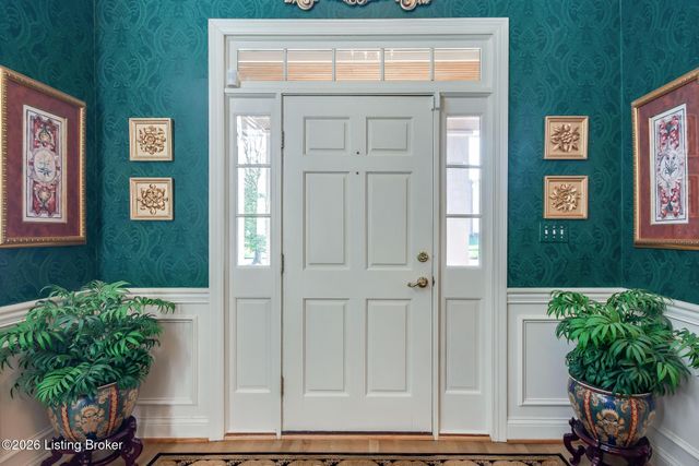 9307 Springbrooke Cir, Louisville, KY 40241