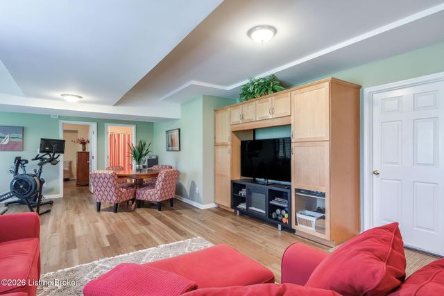 9307 Springbrooke Cir, Louisville, KY 40241