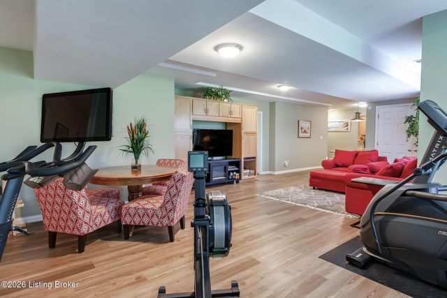 9307 Springbrooke Cir, Louisville, KY 40241