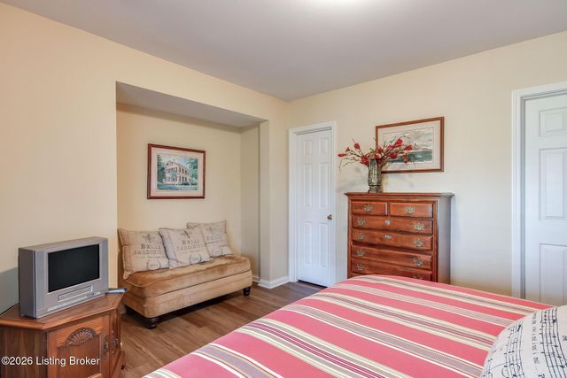 9307 Springbrooke Cir, Louisville, KY 40241