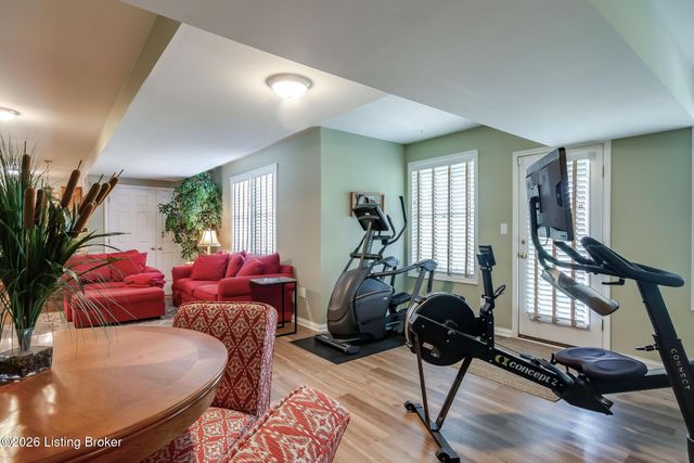 9307 Springbrooke Cir, Louisville, KY 40241