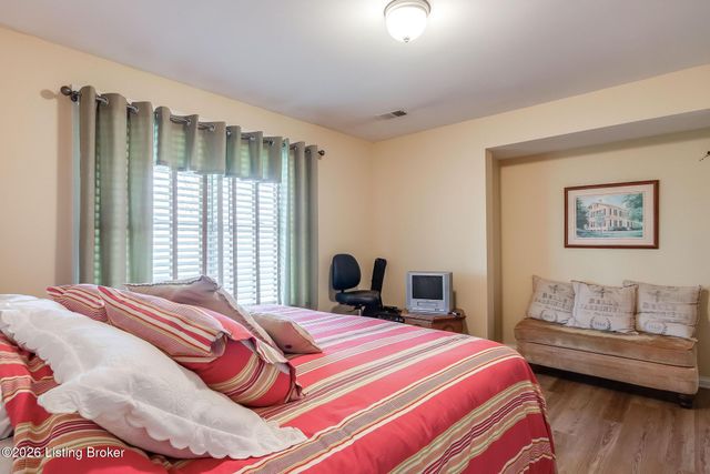 9307 Springbrooke Cir, Louisville, KY 40241