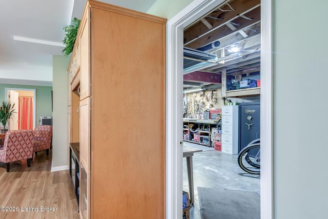 9307 Springbrooke Cir, Louisville, KY 40241