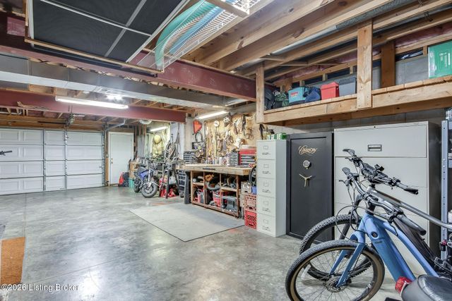 9307 Springbrooke Cir, Louisville, KY 40241