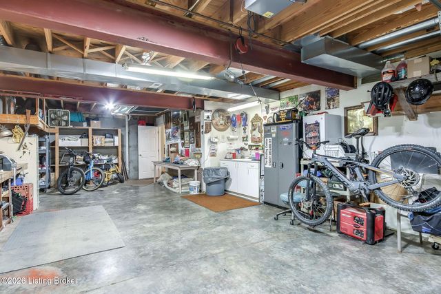 9307 Springbrooke Cir, Louisville, KY 40241