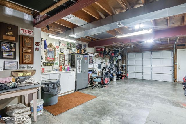 9307 Springbrooke Cir, Louisville, KY 40241