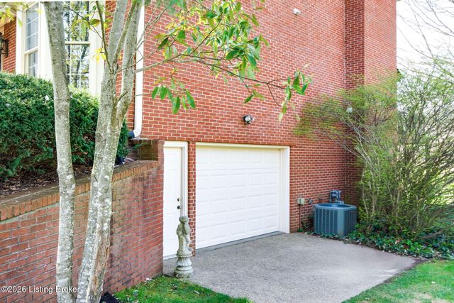 9307 Springbrooke Cir, Louisville, KY 40241