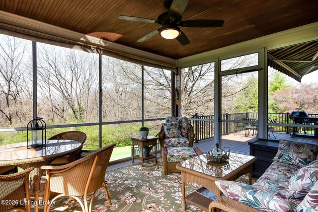 9307 Springbrooke Cir, Louisville, KY 40241