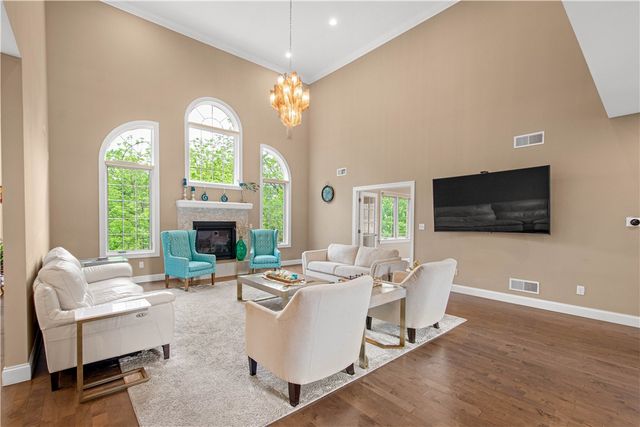 1820 Winchester Dr, Upper St Clair, PA 15241