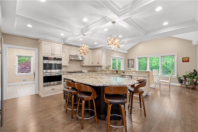 1820 Winchester Dr, Upper St Clair, PA 15241
