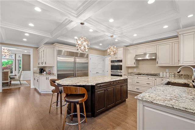 1820 Winchester Dr, Upper St Clair, PA 15241