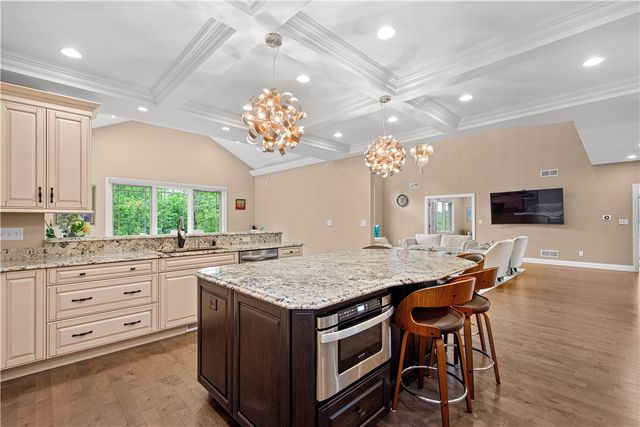 1820 Winchester Dr, Upper St Clair, PA 15241