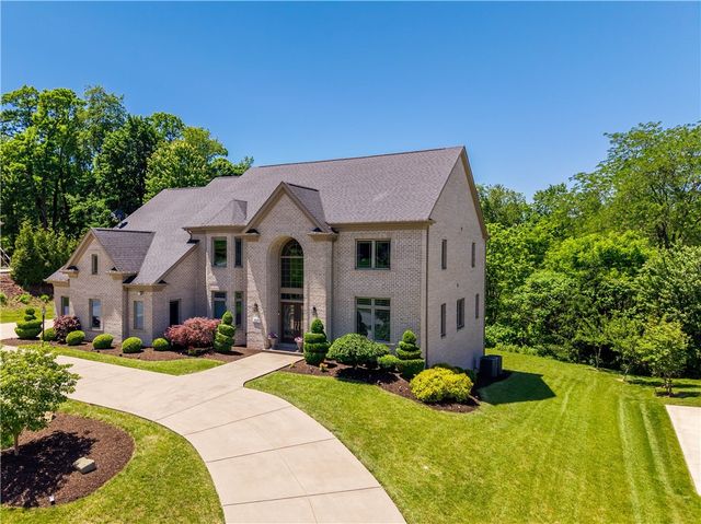 1820 Winchester Dr, Upper St Clair, PA 15241