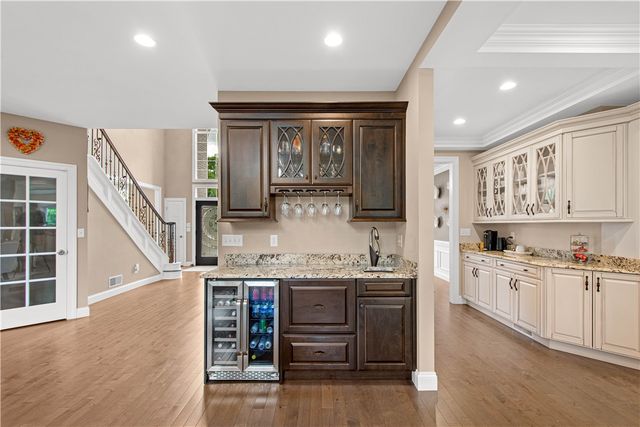 1820 Winchester Dr, Upper St Clair, PA 15241
