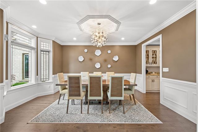 1820 Winchester Dr, Upper St Clair, PA 15241
