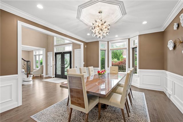 1820 Winchester Dr, Upper St Clair, PA 15241