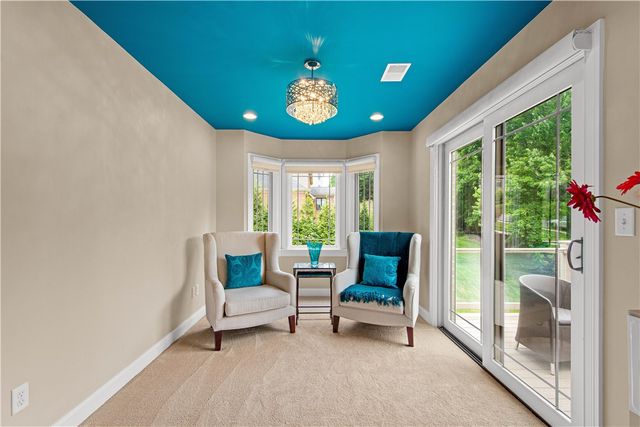 1820 Winchester Dr, Upper St Clair, PA 15241