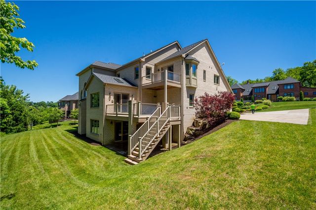 1820 Winchester Dr, Upper St Clair, PA 15241