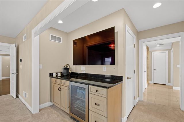 1820 Winchester Dr, Upper St Clair, PA 15241