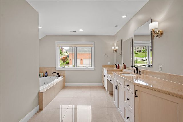 1820 Winchester Dr, Upper St Clair, PA 15241