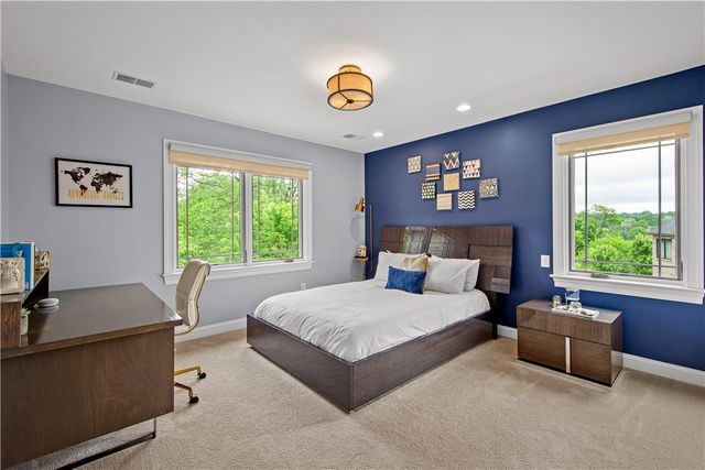 1820 Winchester Dr, Upper St Clair, PA 15241