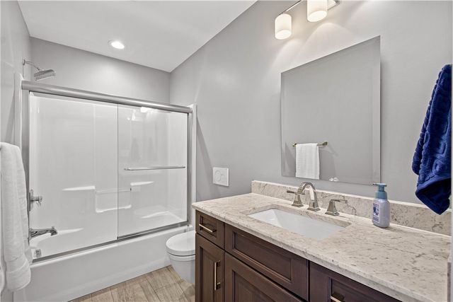 1820 Winchester Dr, Upper St Clair, PA 15241