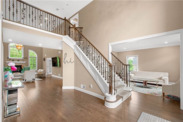 1820 Winchester Dr, Upper St Clair, PA 15241