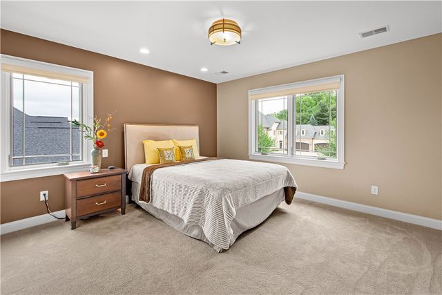 1820 Winchester Dr, Upper St Clair, PA 15241