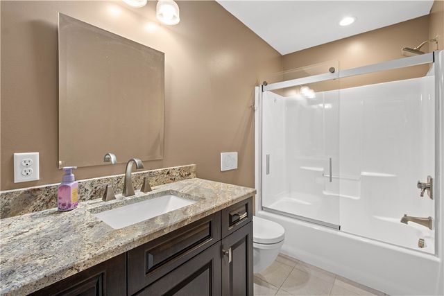 1820 Winchester Dr, Upper St Clair, PA 15241