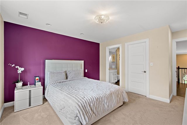 1820 Winchester Dr, Upper St Clair, PA 15241