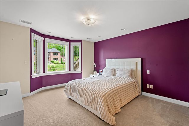 1820 Winchester Dr, Upper St Clair, PA 15241