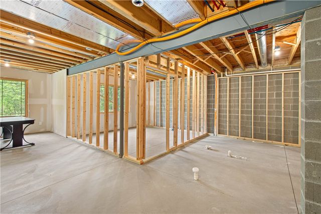 1820 Winchester Dr, Upper St Clair, PA 15241