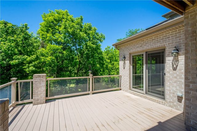 1820 Winchester Dr, Upper St Clair, PA 15241