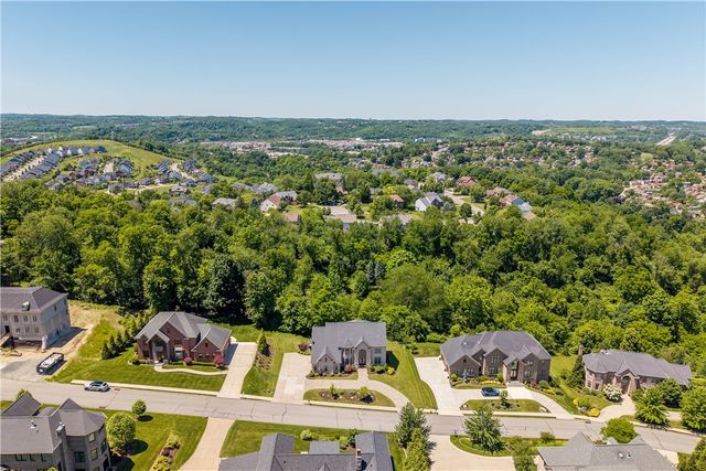1820 Winchester Dr, Upper St Clair, PA 15241