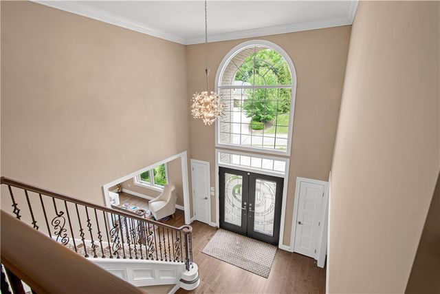 1820 Winchester Dr, Upper St Clair, PA 15241